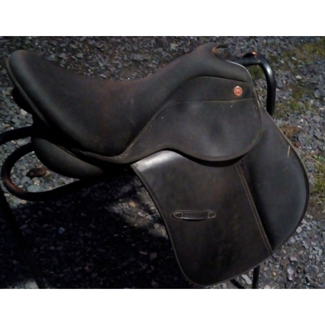 SELLE NOIRE TRES BON ETAT