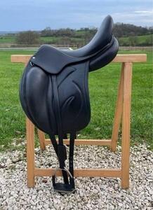 Selle dressage noire 17' Vincent Gaffet excellent état