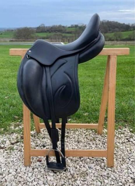 Selle dressage noire 17' Vincent Gaffet excellent état