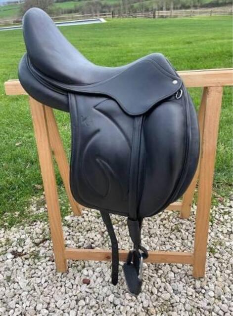 Selle dressage noire 17' Vincent Gaffet excellent état