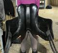 Selle de dressage Eric Thomas 17"