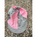 Toque grise et rose