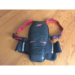 Protection de dos enfant Zandona