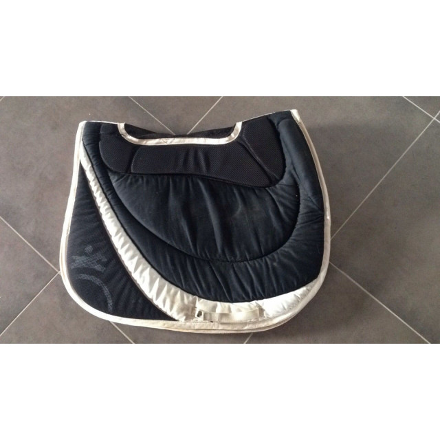 Tapis noir et blanc