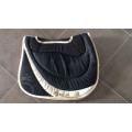 Tapis noir et blanc
