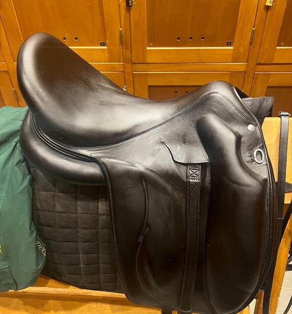 Selle dressage Devoucoux