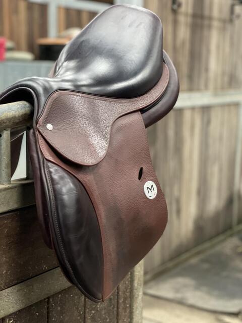 Selle Meyer taille 17 2023