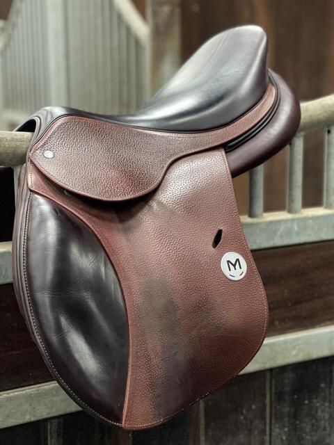 Selle Meyer taille 17 2023