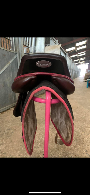 SELLE IKONIC À VENDRE
