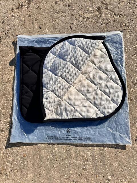 Ensemble Tapis bonnet Cavalleria Noir
