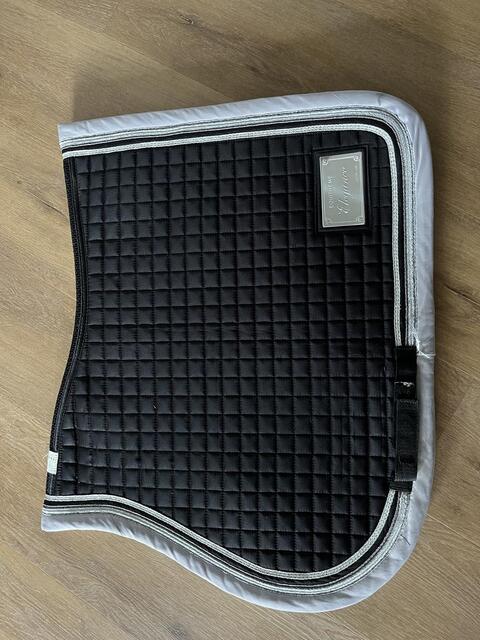 Tapis noir equitheme
