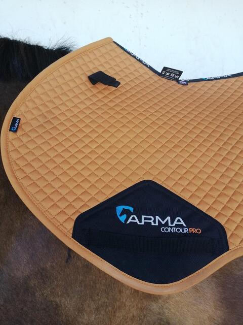 Tapis cheval moutarde