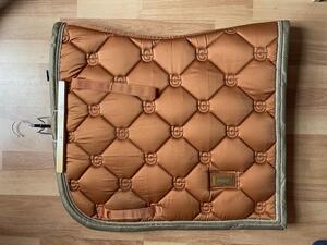 Tapis equestrian stockholm bronze gold