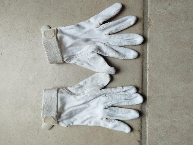 Gants blancs