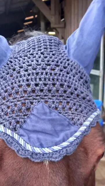 Bonnet bleu fait main