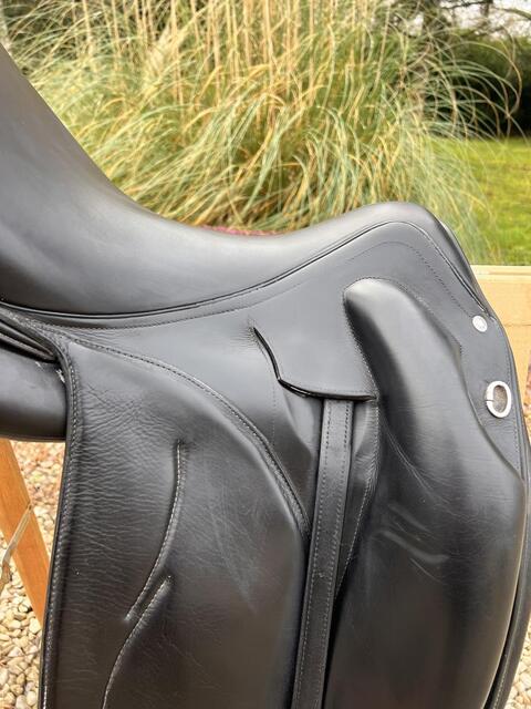 Selle dressage Devoucoux Malika Lab cuir noir