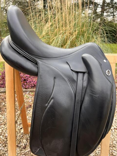 Selle dressage Devoucoux Malika Lab cuir noir