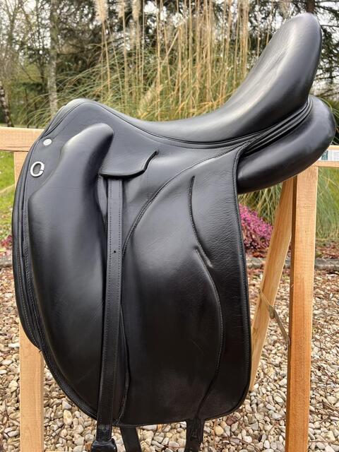 Selle dressage Devoucoux Malika Lab cuir noir