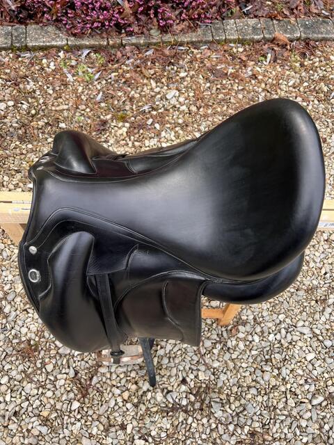 Selle dressage Devoucoux Malika Lab cuir noir