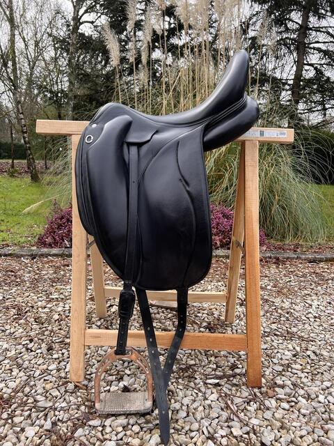 Selle dressage Devoucoux Malika Lab cuir noir
