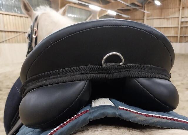 Selle mixte 18"