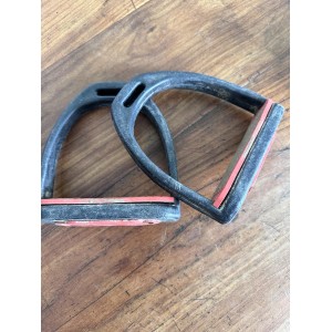 Étriers Compositi noirs et rouge enfant + étrivières noirs 123cm