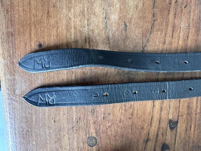 Étriers Compositi noirs et rouge enfant + étrivières noirs 123cm