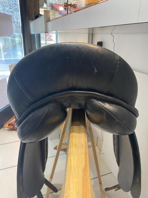 selle dressage noir