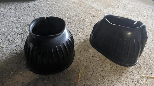 1 paire de cloches t.Cob. Très bon état. Très peu utilisées. 10€