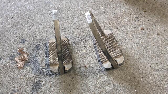 1 paire d'étriers Padd. État correct. 15€