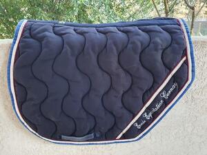 Tapis et bonnet bleu marine