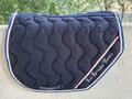 Tapis et bonnet bleu marine