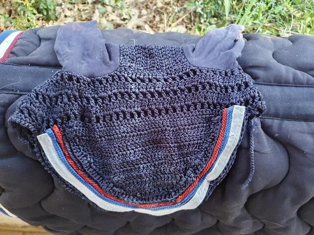 Tapis et bonnet bleu marine