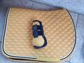 Tapis jaune