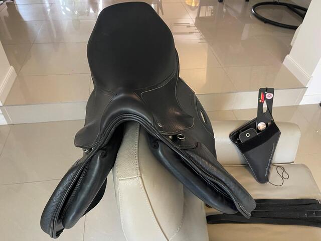 Selle mixte Paddock Fouganza en cuir noir 17,5''