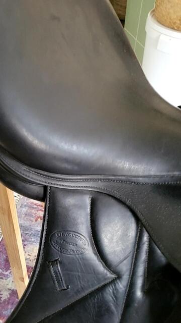 Selle dressage Devoucoux 18
