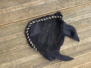 Bonnet noir et or