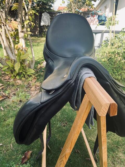 Selle Ikonic