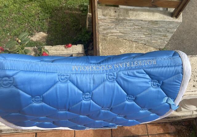 Tapis Equestrian Stockholm collection Bleu Saphir