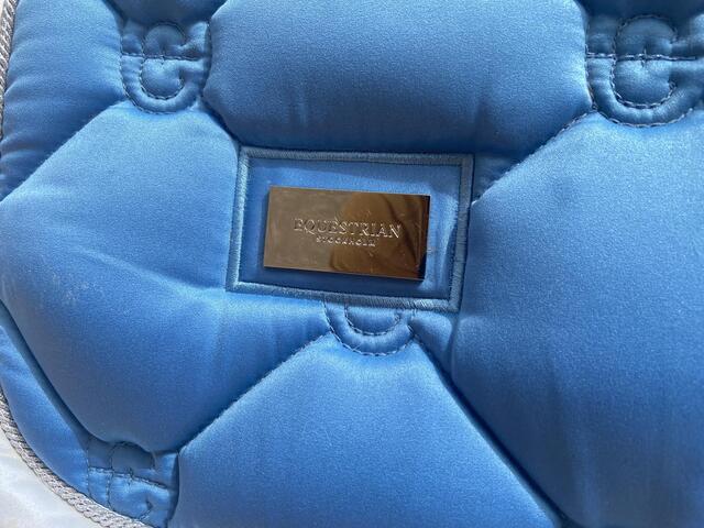 Tapis Equestrian Stockholm collection Bleu Saphir