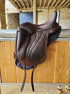 Selle Dressage Antares Concept 17