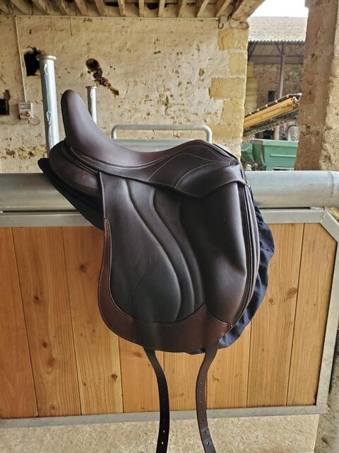 Selle Dressage Antares Concept 17