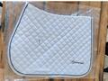 Tapis blanc liseré et broderie bleu marine, taille CSO