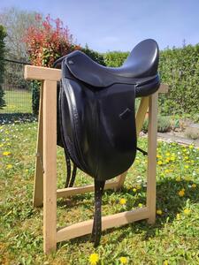 Selle de dressage Omega Line 17"