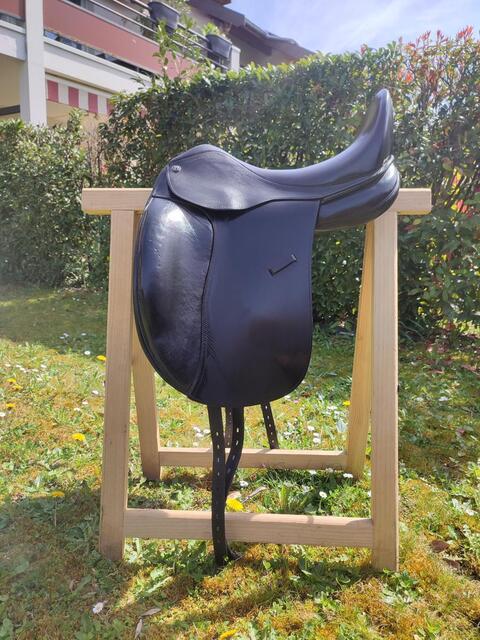 Selle de dressage Omega Line 17"