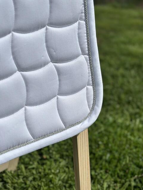 Tapis de selle Equithème FIR+ blanc