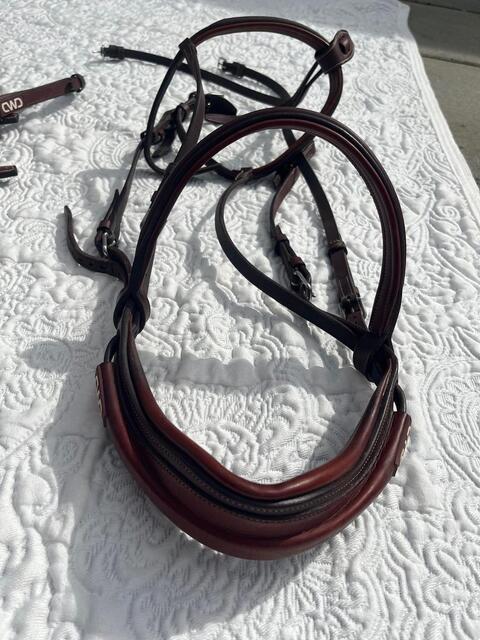 Filet CWD têtière anatomique taille 3 (cheval jusqu'à 1m75) + rênes CWD