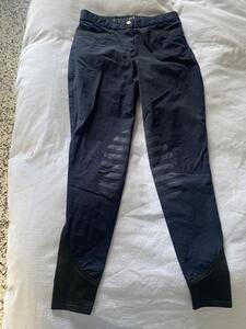Pantalon cavalière bleu marine avec strass aux poches et derrière la ceinture
