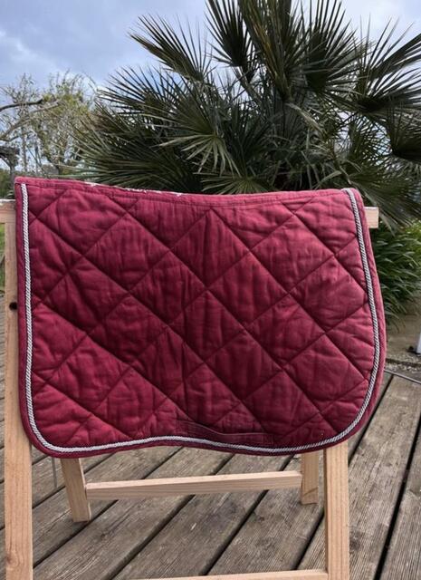 Tapis bordeaux à strass Equithème