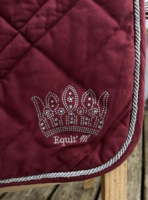 Tapis bordeaux à strass Equithème